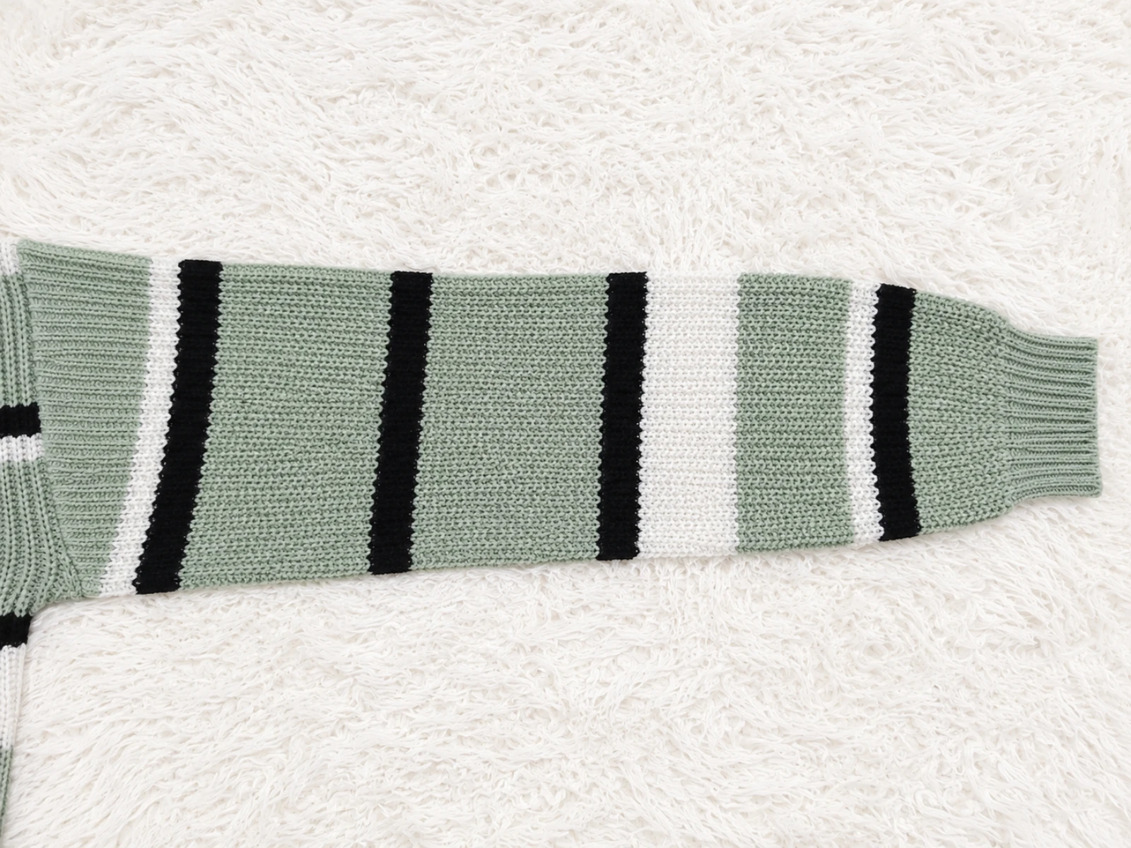 Sage green striped short sweater Size S 14 years old – photo 2